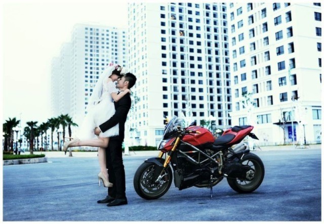 Hot girl Mai Thỏ chụp ảnh cưới bên xế khủng - ảnh 1